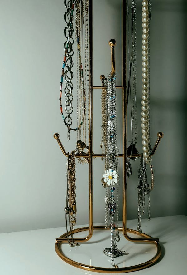 Découvrez les porte-bijoux qui sublimeront votre collection